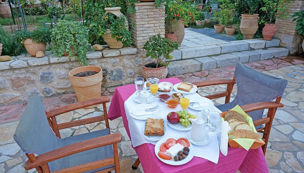 July in Galaxidi: four nights with breakfast